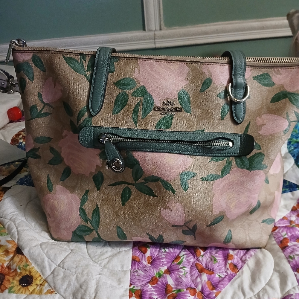 Coach New York with Serial numbers